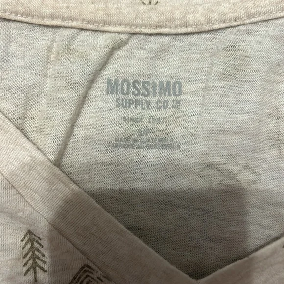 A patterned shirt from Target. Great condition - Picture 2 of 3